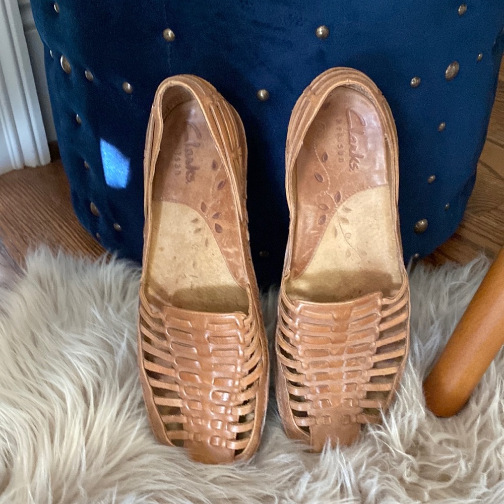Clarks Artisan Hurachi sandal flats- tan- size 7.5